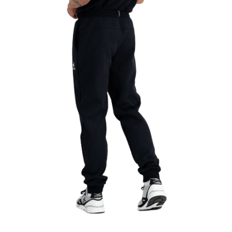 Achat Pantalon le Coq Sportif loose homme ESS PANT LOOSE N1 M noir porté dos