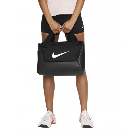 achat Sac de sport Nike BRASILIA XS DUFF - 9.5 (25L) Noir porté main